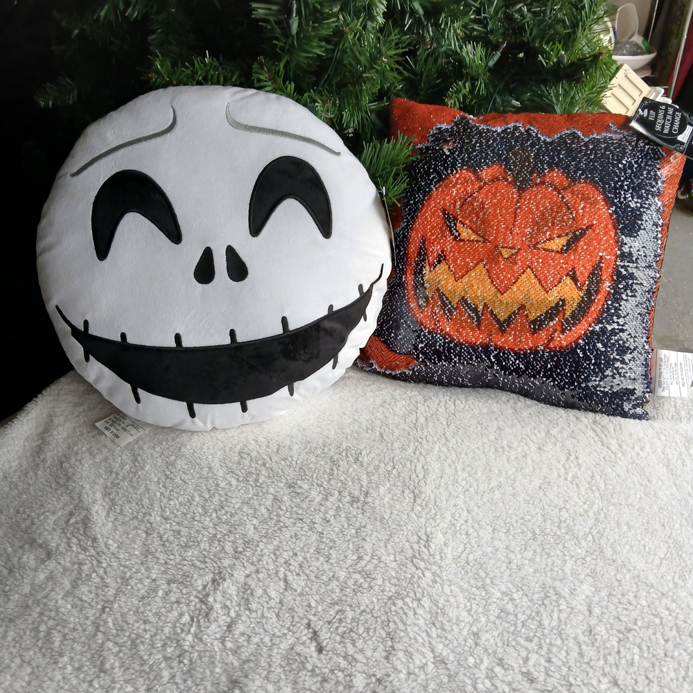 Halloween Themed Decorative Pillow Set
